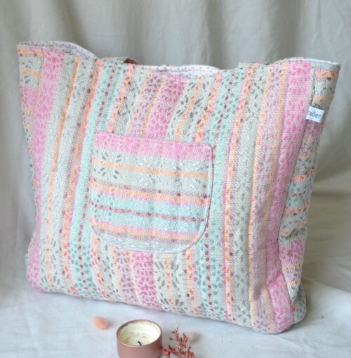Cabas pastel matelassé avec poche plaquée extérieure, poche zippée intérieure, doublure coton blanc à pois, sac artisanal fait main