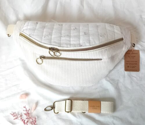 Sac banane XL écru, grand compartiment principal, poche zippée extérieure, compartiment intérieur zippé, sangle coton, fabrication artisanale fait main.