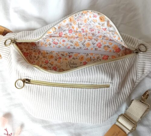 Sac banane XL écrue, 3 compartiments zippés, sangle coton amovible artisanal.