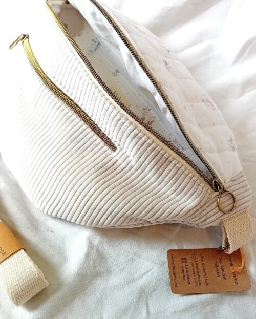 Sac banane XL écru, grand compartiment principal, poche zippée extérieure, compartiment intérieur zippé, sangle coton, fabrication artisanale fait main.