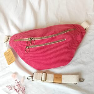 Sac banane XL en velours côtelé, grand compartiment principal, poche zippée extérieure, compartiment intérieur, sangle coton, fabrication artisanale fait main.