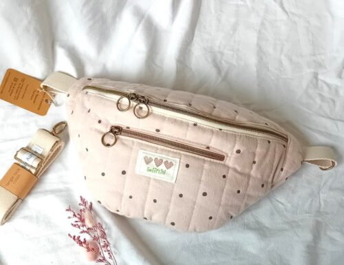 Sac banane XL en coton beige à pois, grand compartiment principal, poche zippée extérieure, compartiment intérieur, sangle coton, fabrication artisanale fait main.