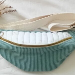 Sac banane bleu tendre, compartiment principal, compartiment intérieur, sangle coton, fabrication artisanale fait main.
