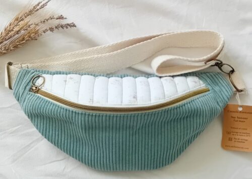 Sac banane bleu tendre, compartiment principal, compartiment intérieur, sangle coton, fabrication artisanale fait main.