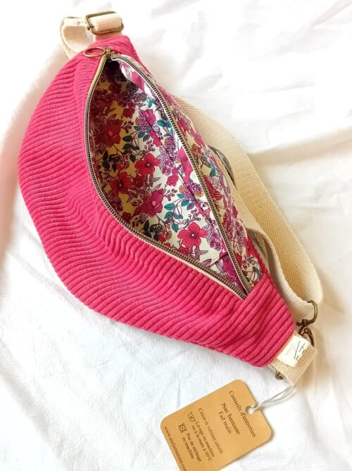 Sac banane bleu tendre, compartiment principal, compartiment intérieur, sangle coton, fabrication artisanale fait main.