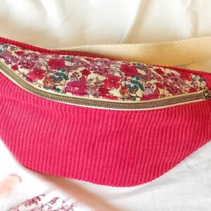 Sac banane rouge, compartiment principal, compartiment intérieur, sangle coton, fabrication artisanale fait main.