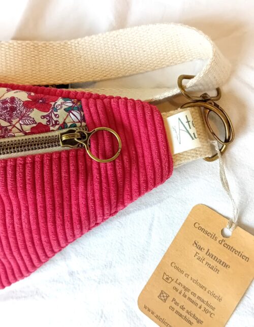 Sac banane rouge, compartiment principal, compartiment intérieur, sangle coton, fabrication artisanale fait main.