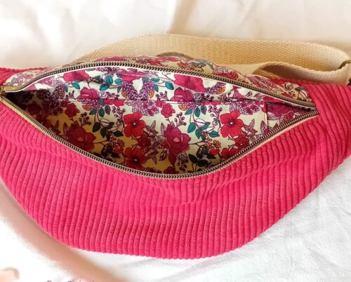 Sac banane rouge, compartiment principal, compartiment intérieur, sangle coton, fabrication artisanale fait main.