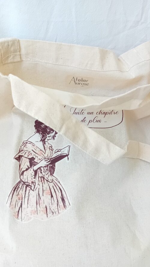 Coffret lecture Jane Austen avec tote bag illustré, carnet A5 fleuri fait main, marque-page assorti, stickers cottage, thé, bougie et fiche de suivi lecture 2025, création artisanale.