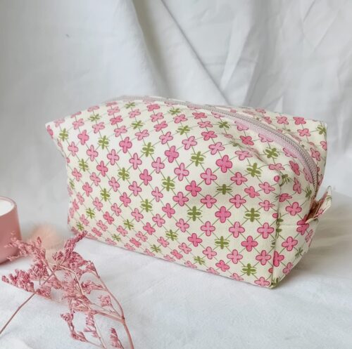 Trousse multicolore de côté
